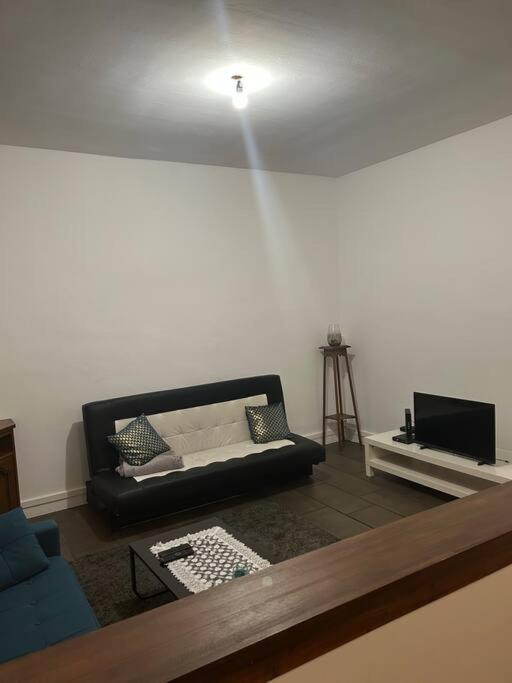 Superbe Appartement Avec Parking Gratuit Vaulx-en-Velin Exteriör bild